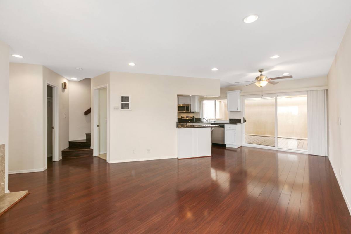Townhouse for rent at 8320 Via Sonoma, La Jolla, CA 92037