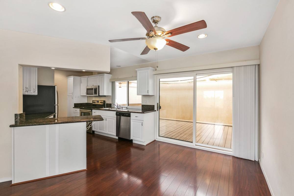 Townhouse for rent at 8320 Via Sonoma, La Jolla, CA 92037