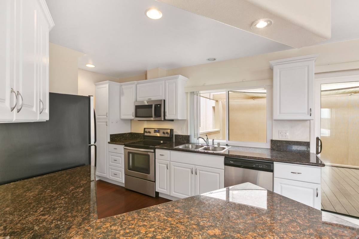 Townhouse for rent at 8320 Via Sonoma, La Jolla, CA 92037