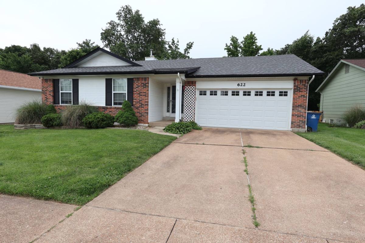 House for rent at 622 Rustic Valley Dr, Ballwin, MO 63021