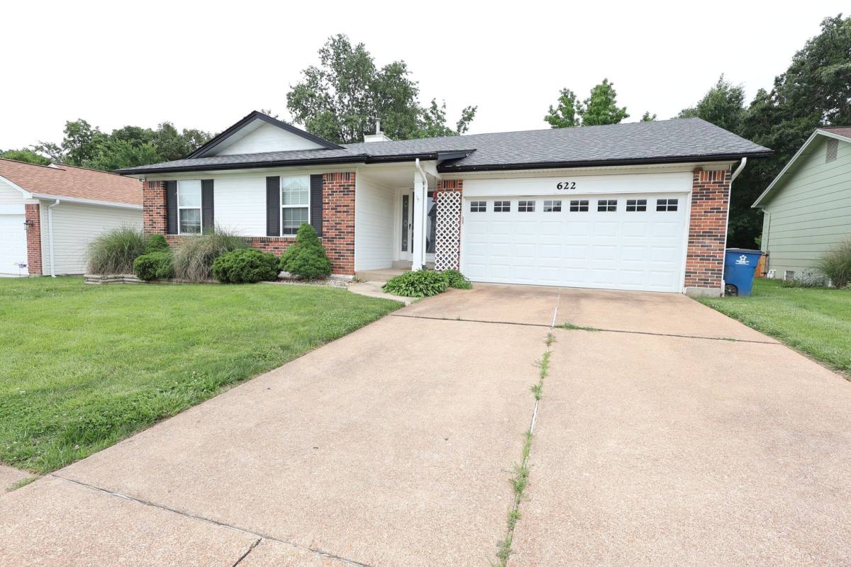 House for rent at 622 Rustic Valley Dr, Ballwin, MO 63021