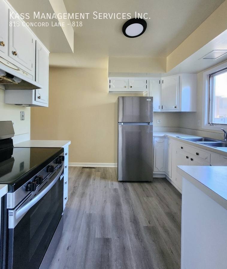 Townhouse for rent at 818 Concord Lane #818, Barrington, IL 60010