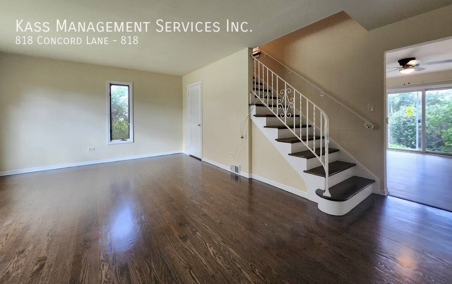 Townhouse for rent at 818 Concord Lane #818, Barrington, IL 60010