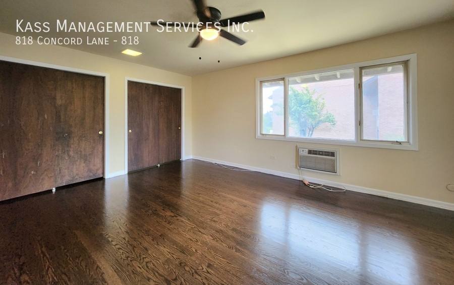 Townhouse for rent at 818 Concord Lane #818, Barrington, IL 60010