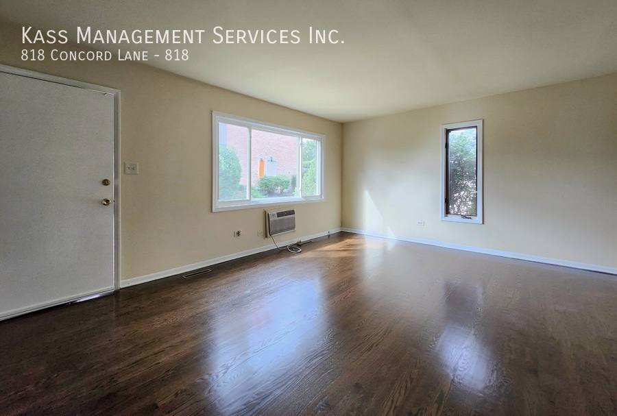 Townhouse for rent at 818 Concord Lane #818, Barrington, IL 60010