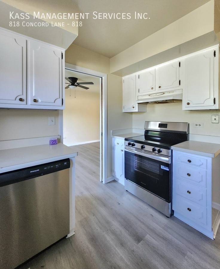 Townhouse for rent at 818 Concord Lane #818, Barrington, IL 60010