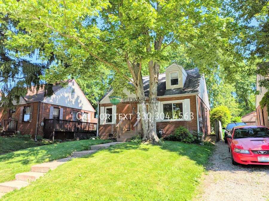 House for rent at 1512 Forest Ave SE, Massillon, OH 44646