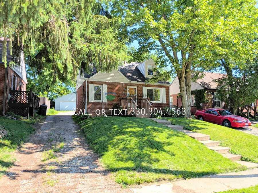 House for rent at 1512 Forest Ave SE, Massillon, OH 44646
