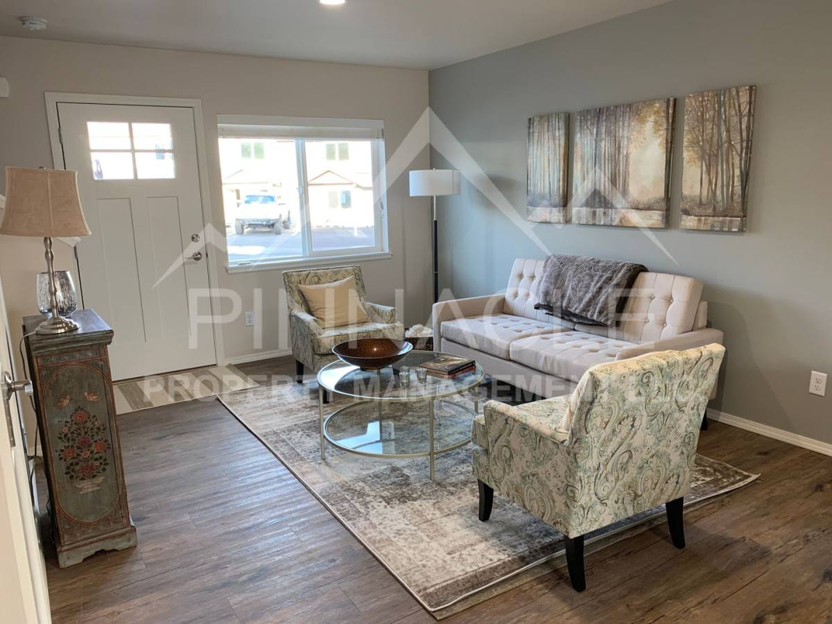 Townhouse for rent at 615 N 1st St, Selah, WA 98942