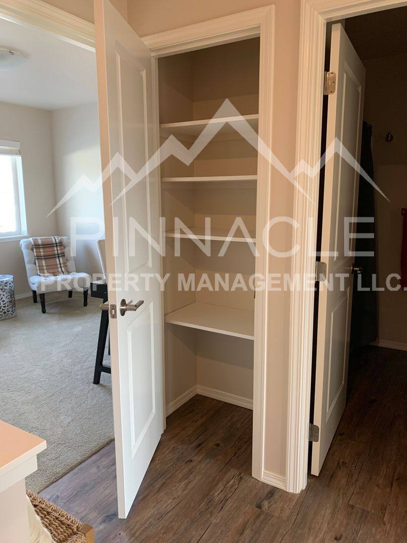 Townhouse for rent at 615 N 1st St, Selah, WA 98942