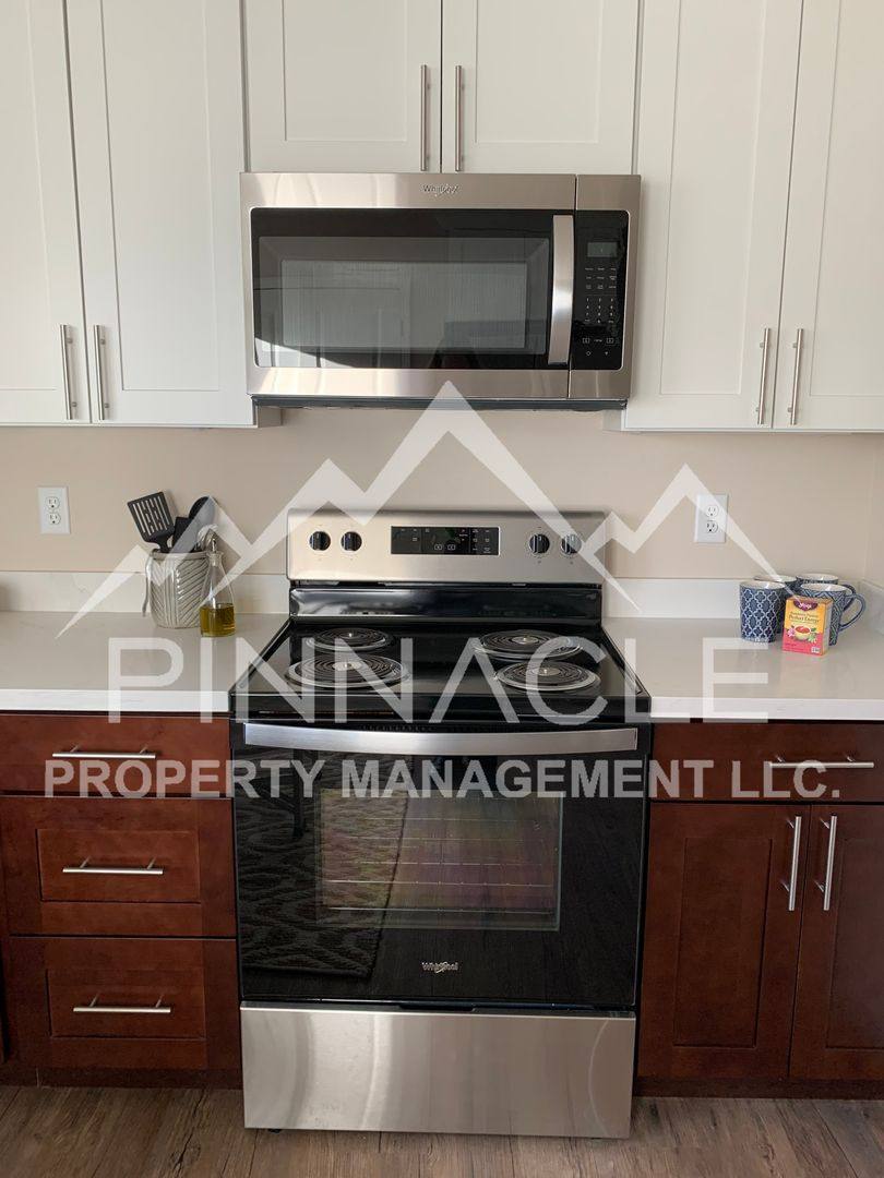 Townhouse for rent at 615 N 1st St, Selah, WA 98942