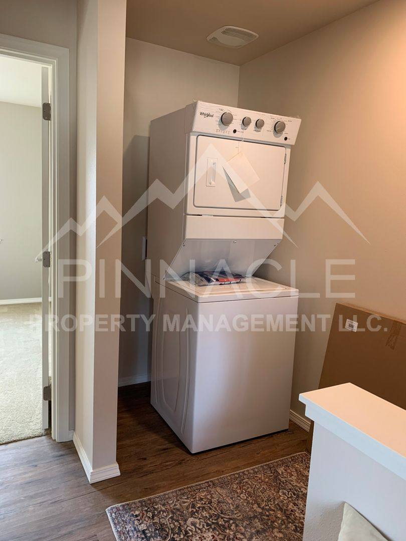 Townhouse for rent at 615 N 1st St, Selah, WA 98942