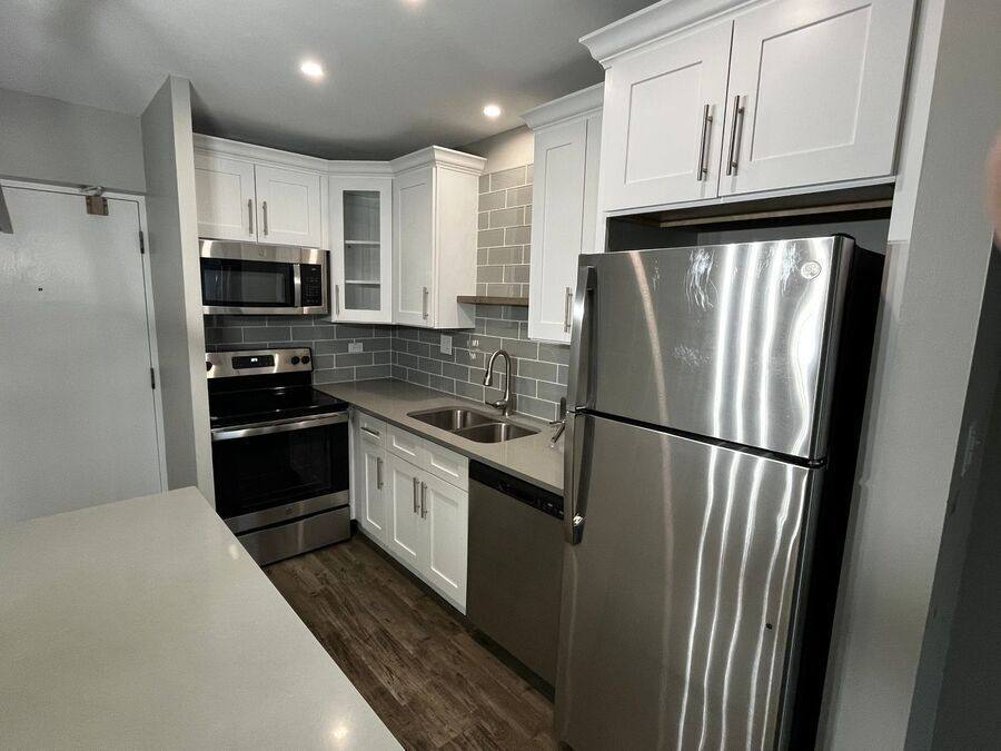 Apartment for rent at 4 Walker Ave #204 R, Clarendon Hills, IL 60514