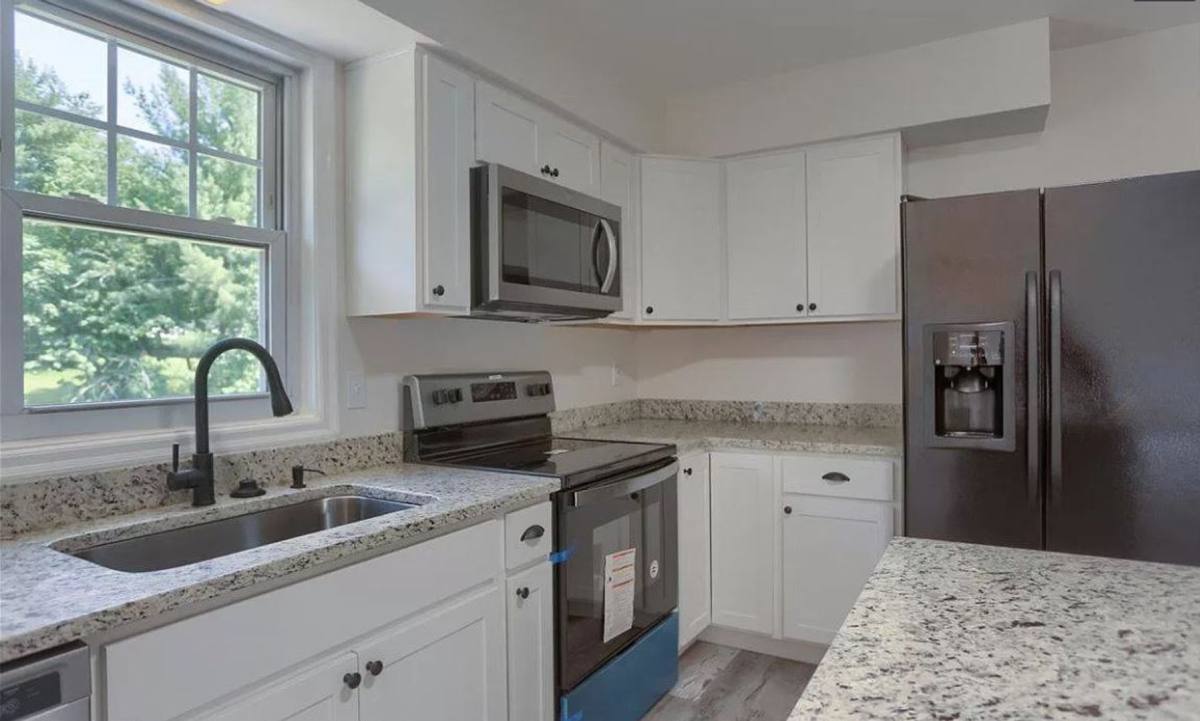 House for rent at 1140 Loop Dr, Harrisburg, PA 17112