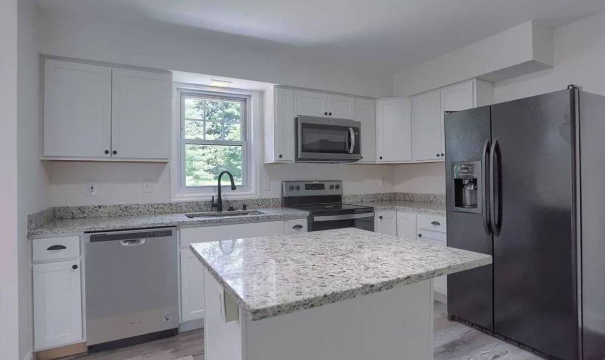 House for rent at 1140 Loop Dr, Harrisburg, PA 17112
