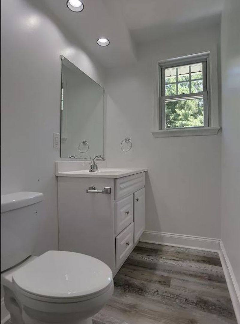 House for rent at 1140 Loop Dr, Harrisburg, PA 17112