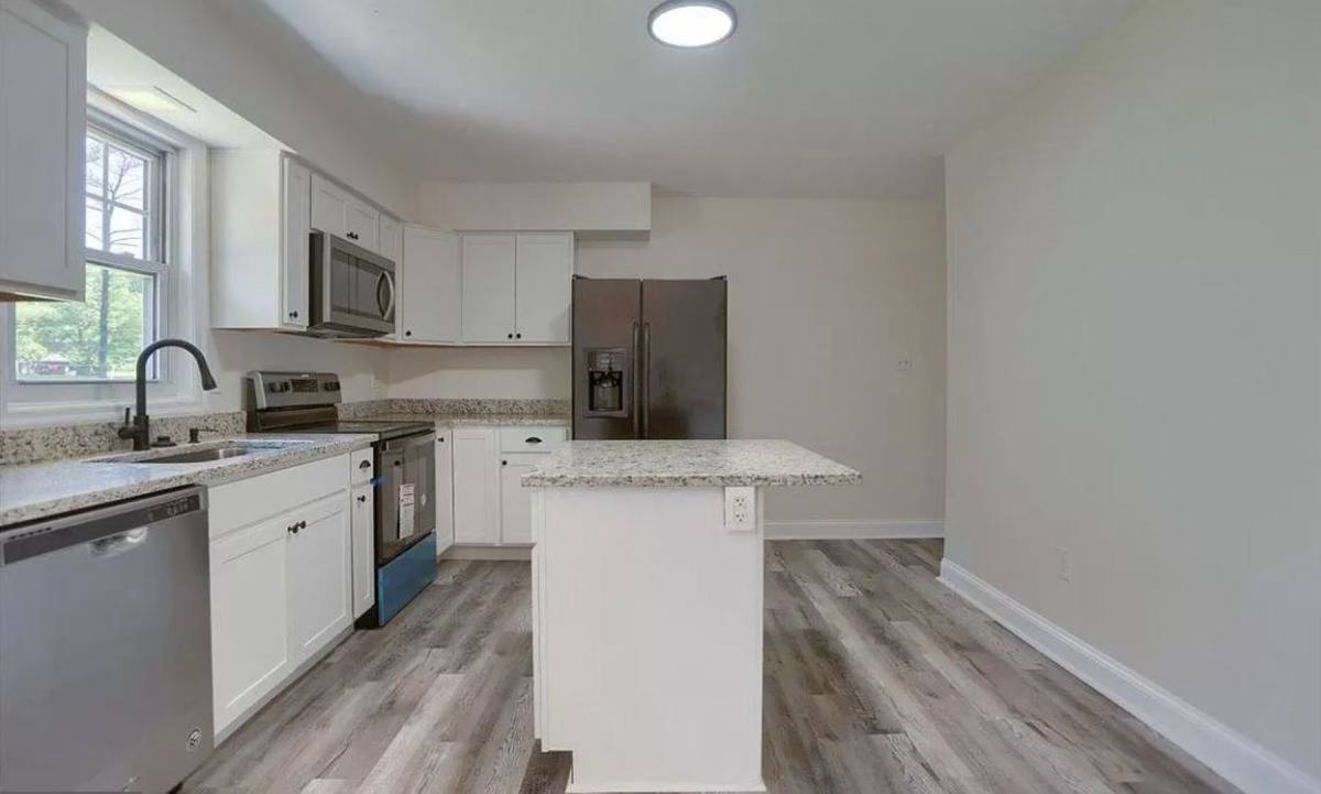 House for rent at 1140 Loop Dr, Harrisburg, PA 17112