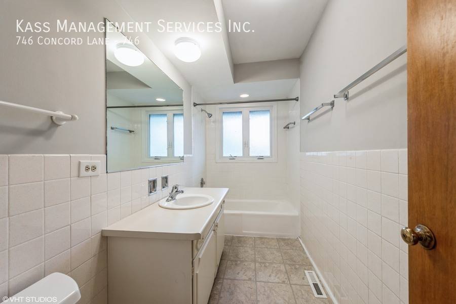 Townhouse for rent at 746 Concord Lane #746, Barrington, IL 60010