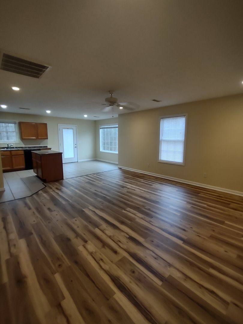 Apartment for rent at 295 Tara Court, Benton, KY 42025