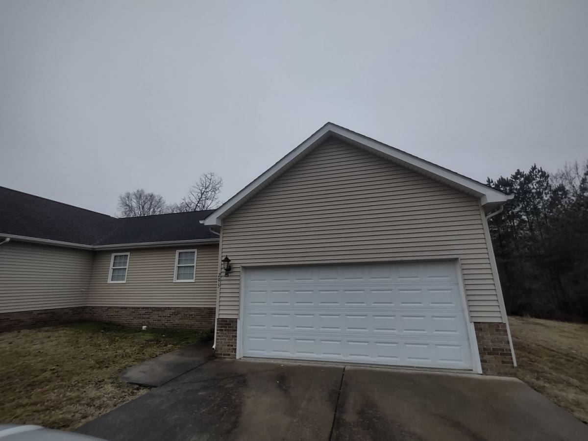 Apartment for rent at 295 Tara Court, Benton, KY 42025