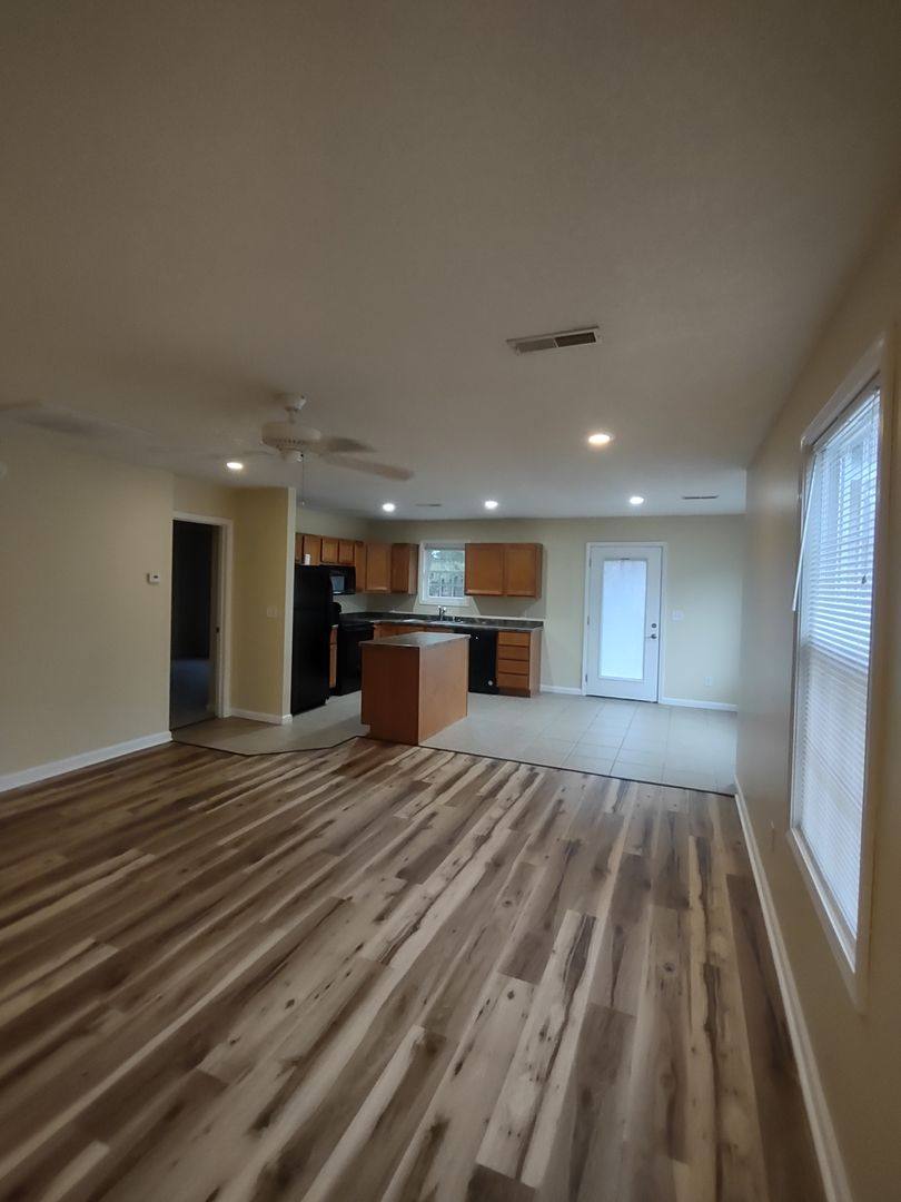 Apartment for rent at 295 Tara Court, Benton, KY 42025