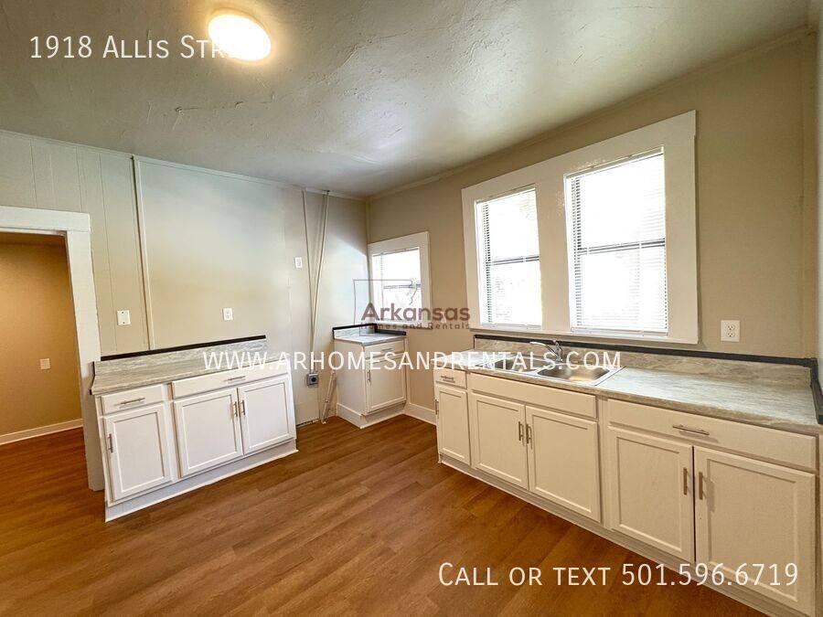 House for rent at 1918 Allis St, Little Rock, AR 72204