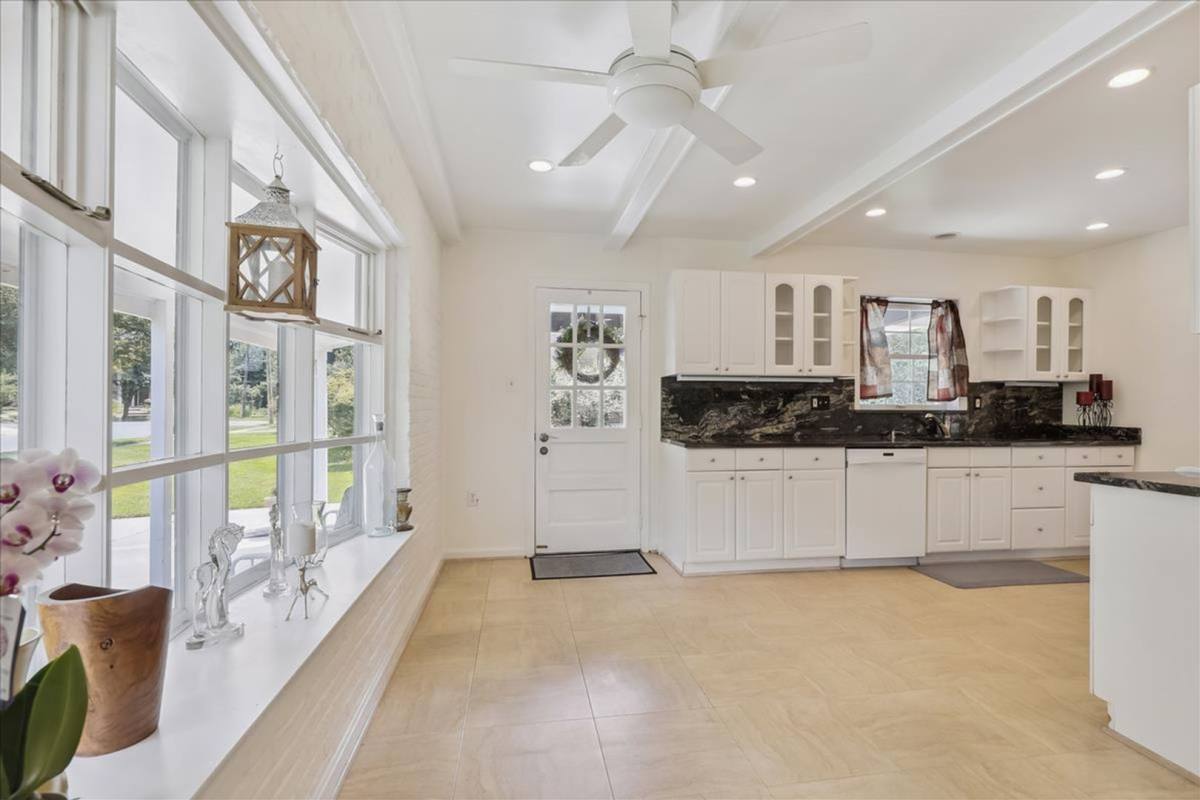 House for rent at 1397 Canterbury Way, Potomac, MD 20854
