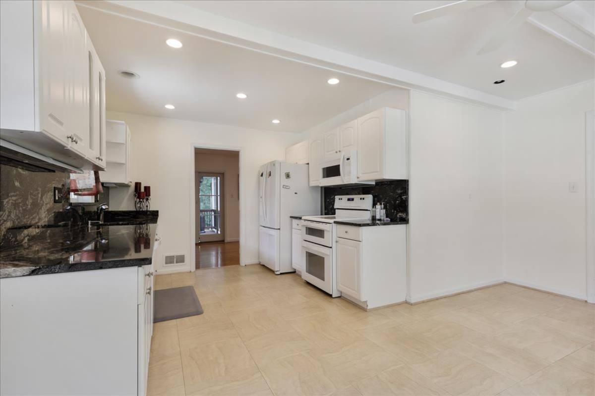 House for rent at 1397 Canterbury Way, Potomac, MD 20854
