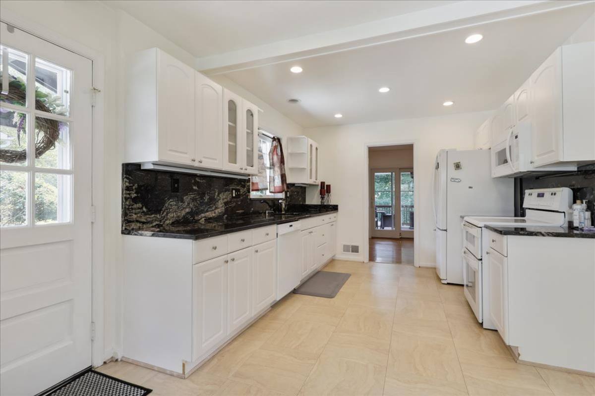 House for rent at 1397 Canterbury Way, Potomac, MD 20854