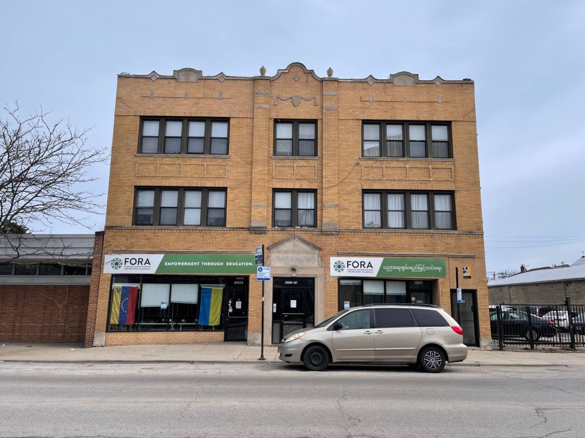 Apartment for rent at 6431 N California Ave #2S, Chicago, IL 60645