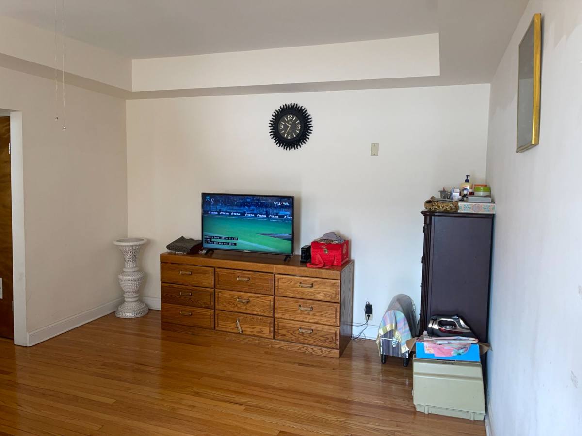 Apartment for rent at 6431 N California Ave #2S, Chicago, IL 60645