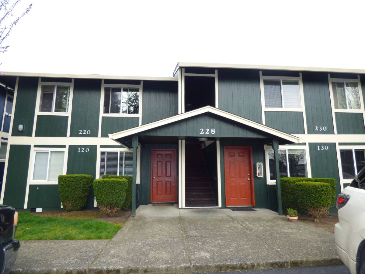 Apartment for rent at 228 Stoneway Dr NW, Salem, OR 97304