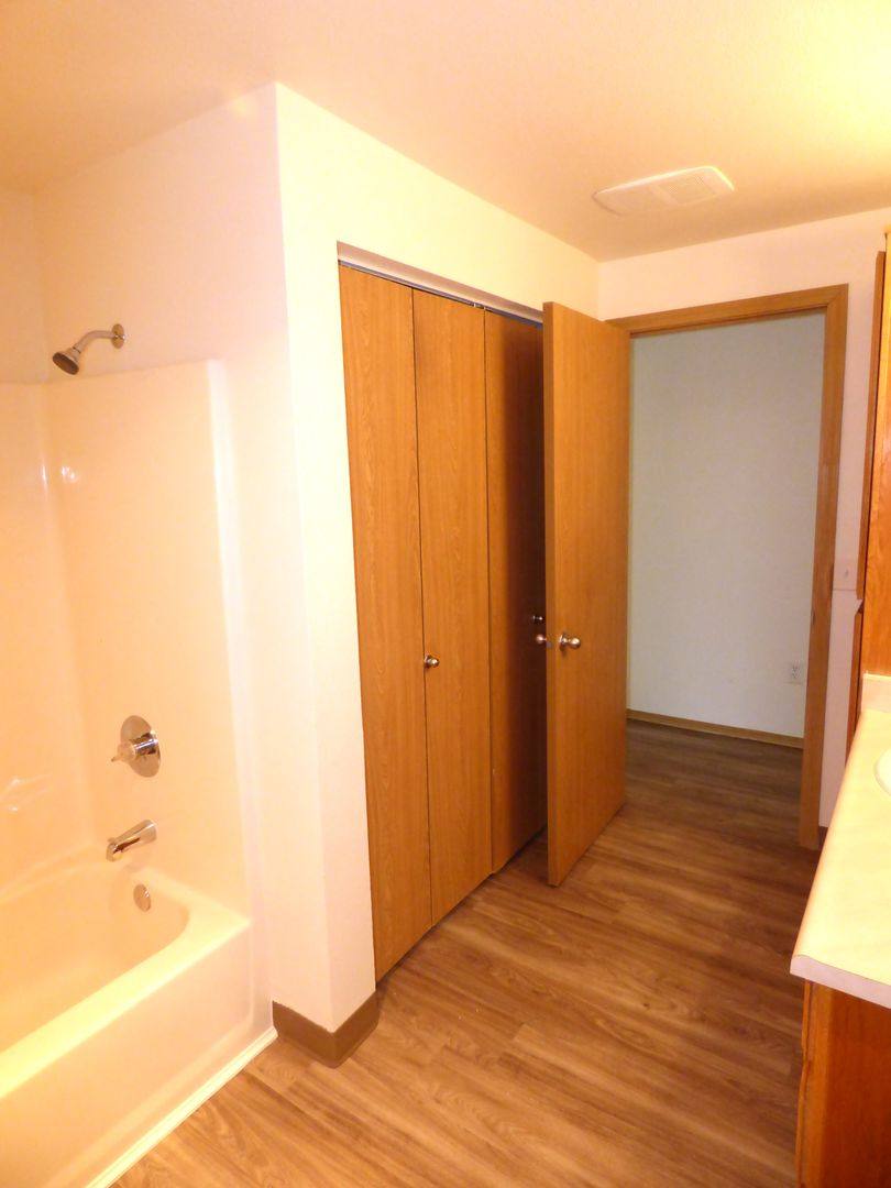 Apartment for rent at 228 Stoneway Dr NW, Salem, OR 97304