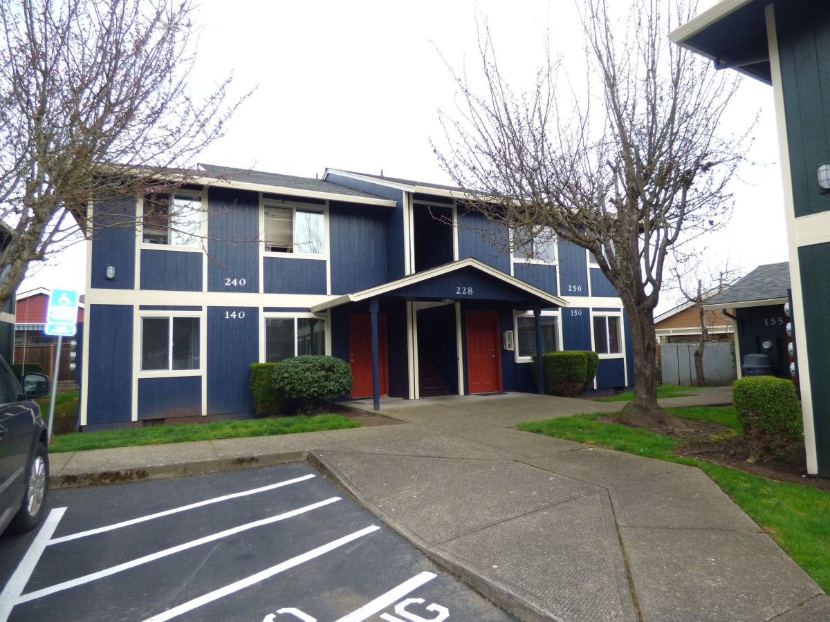 Apartment for rent at 228 Stoneway Dr NW, Salem, OR 97304