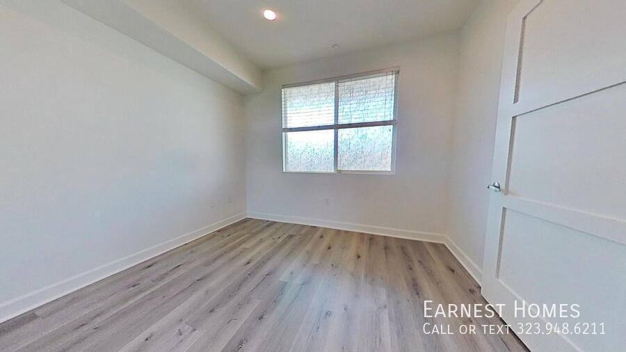 Condo for rent at 14412 Killion St #401, Van Nuys, CA 91401