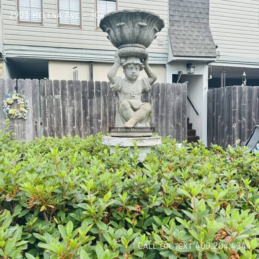 Townhouse for rent at 2901 Helena Ave #304, Nederland, TX 77627