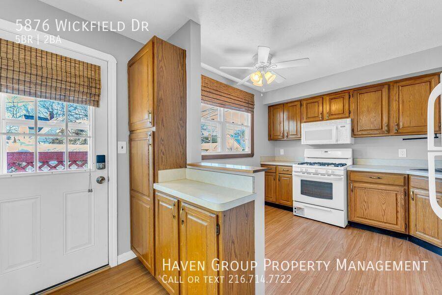 House for rent at 5876 Wickfield Dr, Cleveland, OH 44130