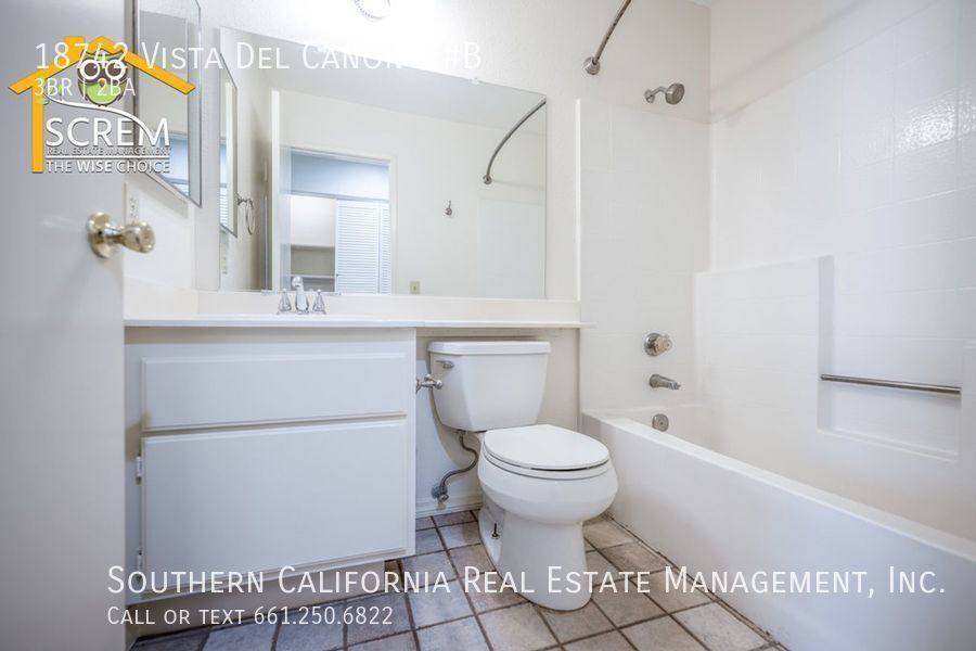Townhouse for rent at 18742 Vista Del Canon #B, Newhall, CA 91321
