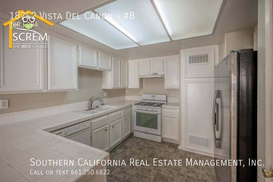 Townhouse for rent at 18742 Vista Del Canon #B, Newhall, CA 91321