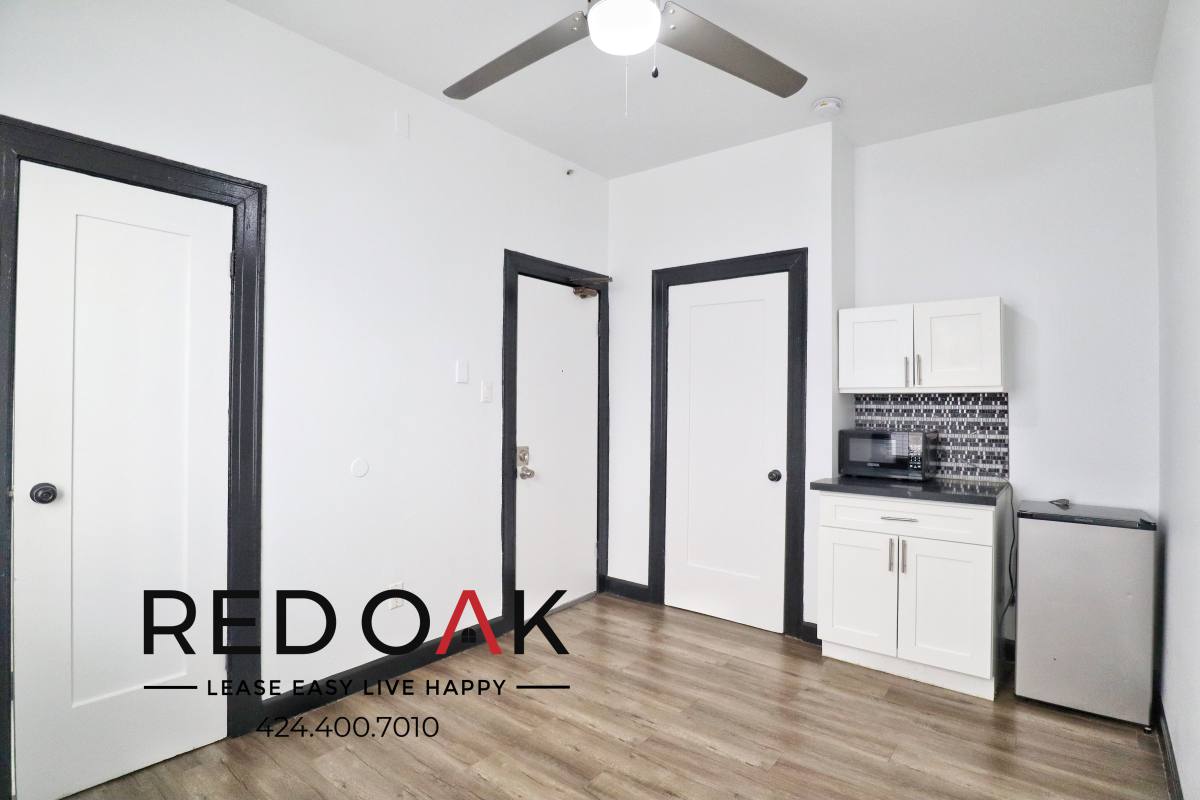 Apartment for rent at 5849 W Sunset Blvd #102, Los Angeles, CA 90028