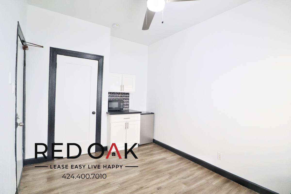Apartment for rent at 5849 W Sunset Blvd #102, Los Angeles, CA 90028