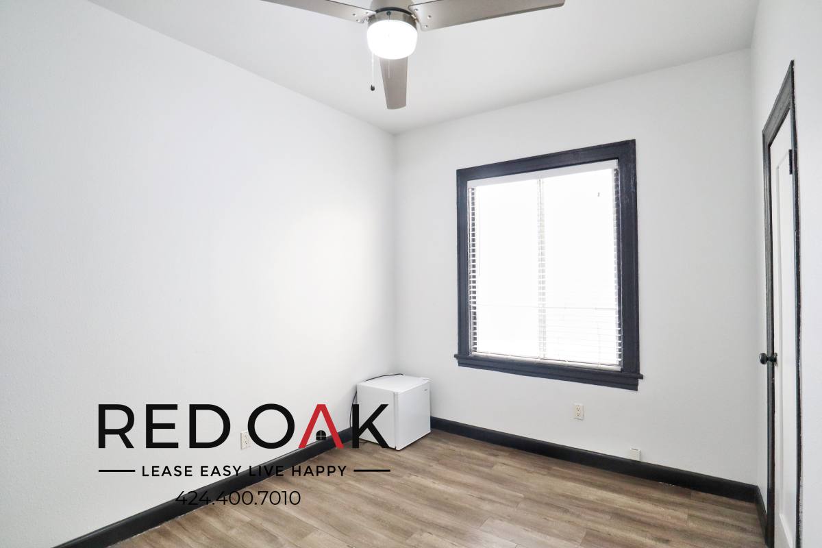 Apartment for rent at 5849 W Sunset Blvd #102, Los Angeles, CA 90028
