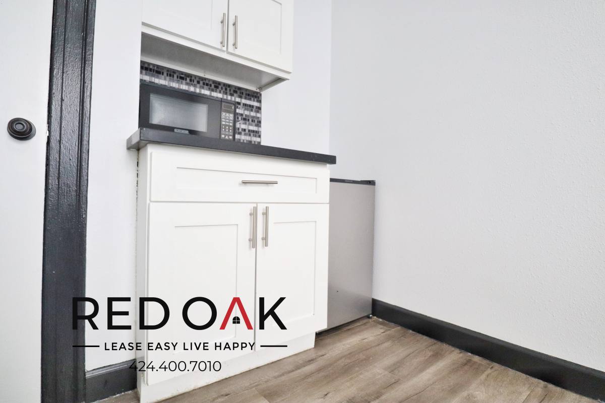 Apartment for rent at 5849 W Sunset Blvd #102, Los Angeles, CA 90028