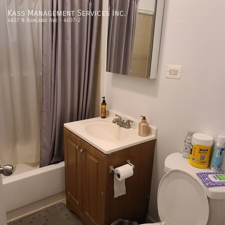 Apartment for rent at 4607 N Ashland Ave #2, Chicago, IL 60640