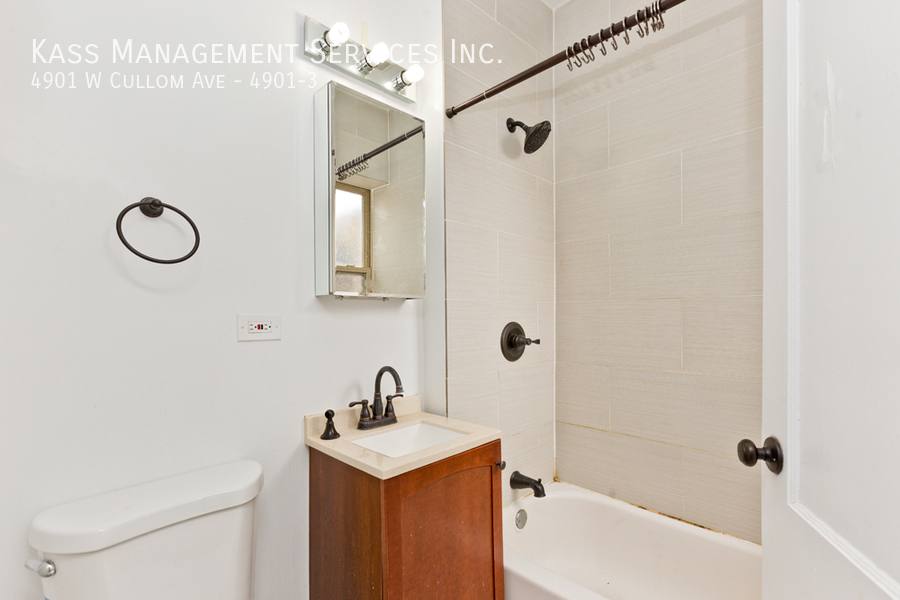 Apartment for rent at 4901 W Cullom Ave #3, Chicago, IL 60641