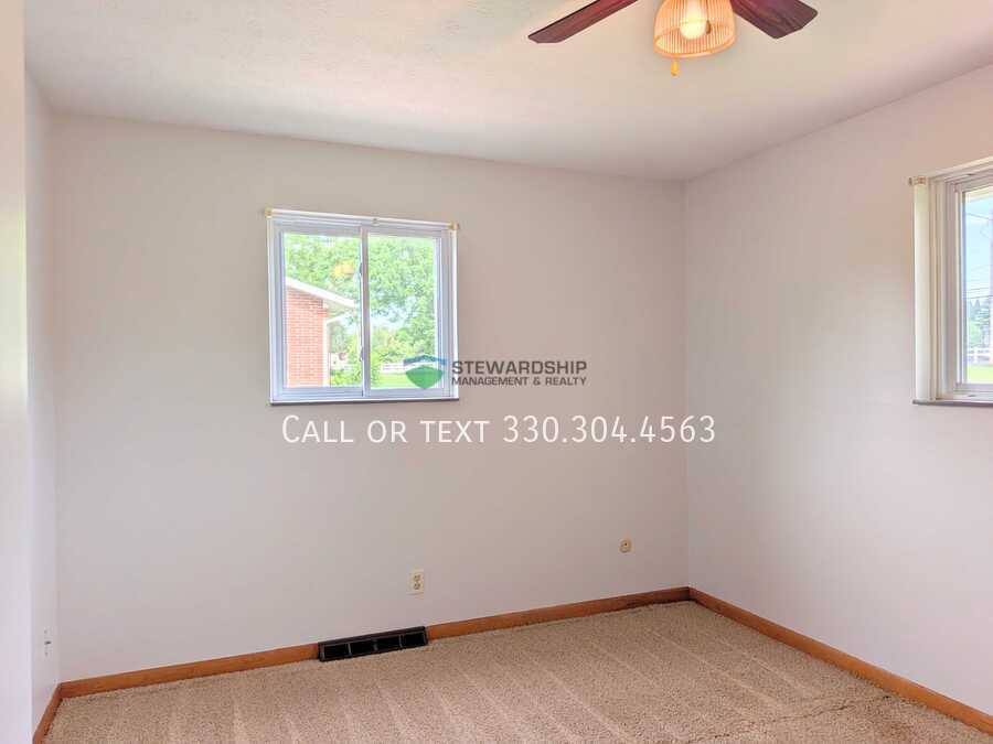Apartment for rent at 3302 Highland Park NE, North Canton, OH 44720