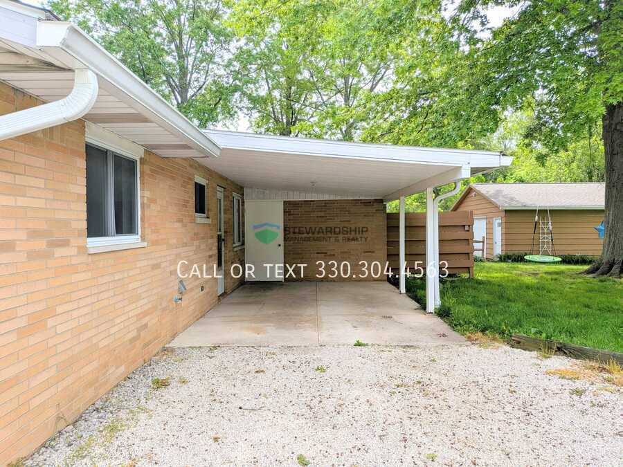 Apartment for rent at 3302 Highland Park NE, North Canton, OH 44720