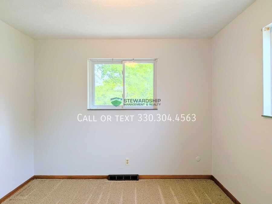 Apartment for rent at 3302 Highland Park NE, North Canton, OH 44720
