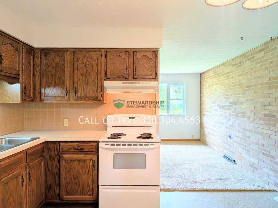 Apartment for rent at 3302 Highland Park NE, North Canton, OH 44720