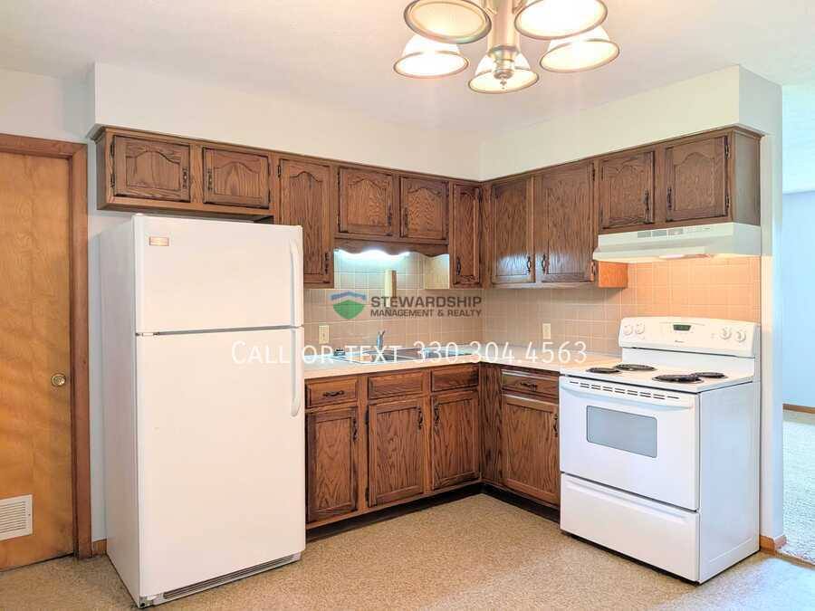 Apartment for rent at 3302 Highland Park NE, North Canton, OH 44720